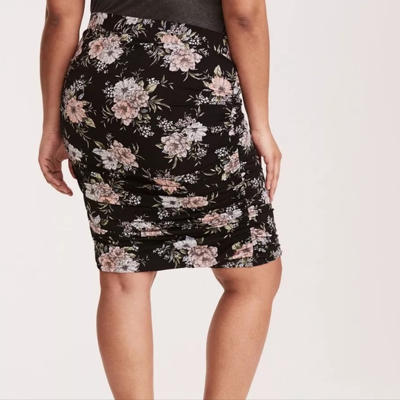 Torrid 00 Jersey Mini Skirt - Picture 5 of 5